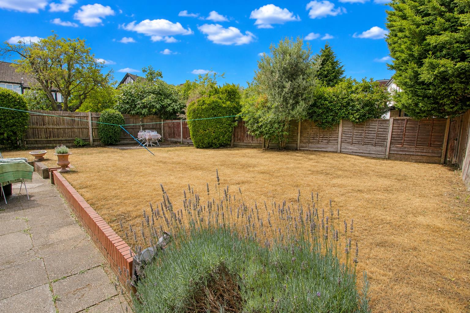 5 bed property in Sandy Lane South, Wallington